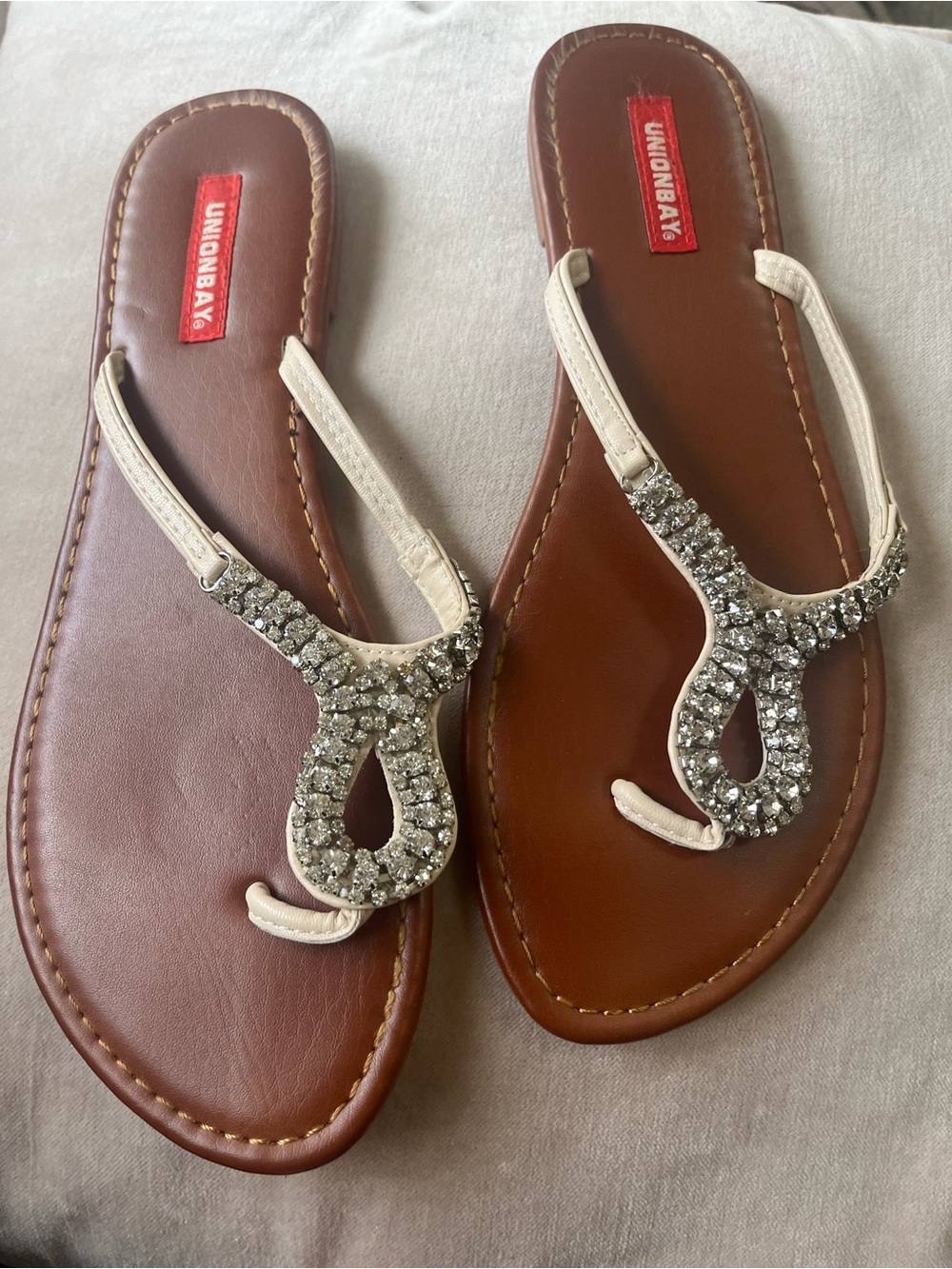 UNIONBAY  size 10 gorgeousWomen's Cream Crystal-Embellished Brown Footbed Sandal